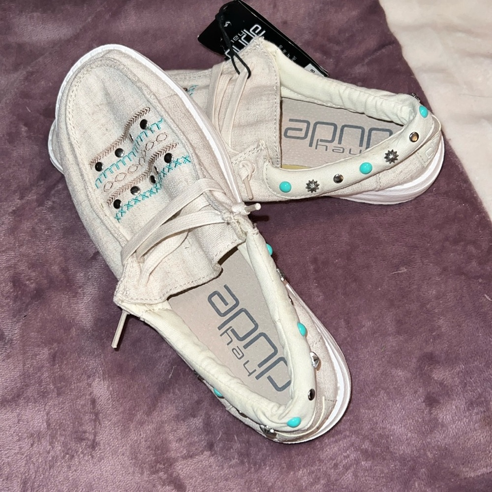 Hey dude size 7 slip on shoes